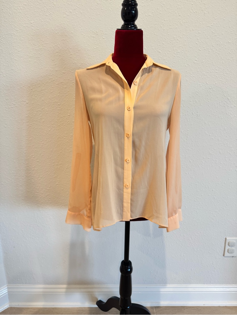 Alice + Olivia Peach Button-Up Long Sleeve silk Blouse